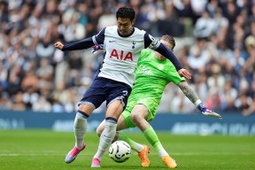 赛前体能课后，阿贾克斯回应争议备战英超，赛场秩序良好，赛季目标并未改变(fm2019最强中场)-九游